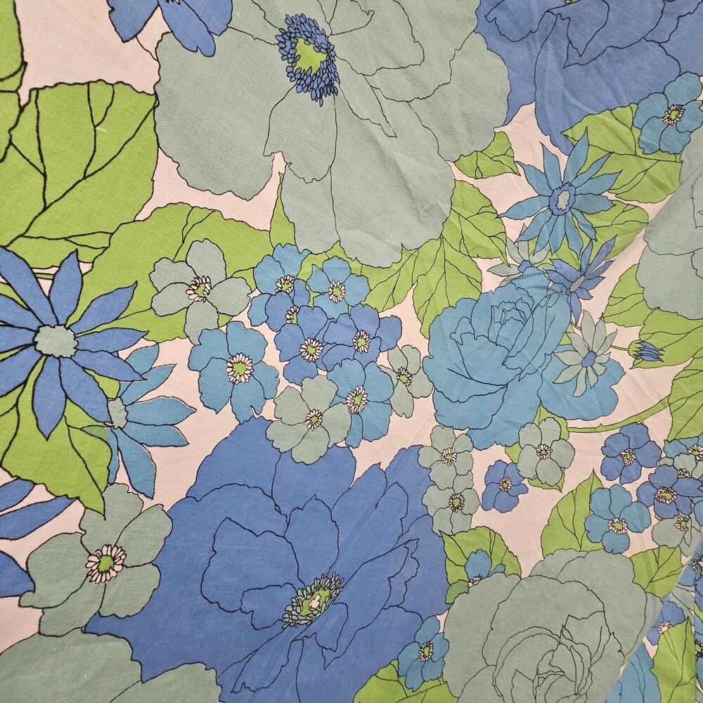 VINTAGE 60’s 70’s Round Blue Green Floral Tablecloth 66” Shabby Retro MCM - Picture 4 of 7